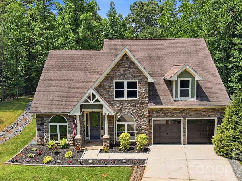 9151 Vagabond Road, Charlotte, NC 28227.  MLS# CAR4383699, YatesRealty ID 38758. 