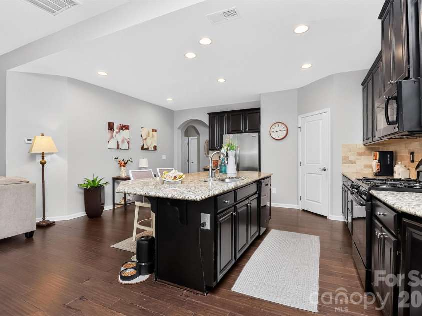 12823 Plumleaf Drive, Charlotte, NC 28213.  MLS# CAR4403899, YatesRealty ID 38759. 