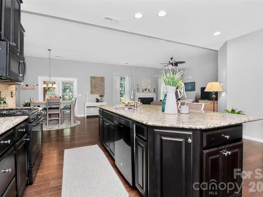 12823 Plumleaf Drive, Charlotte, NC 28213.  MLS# CAR4403899, YatesRealty ID 38759. 