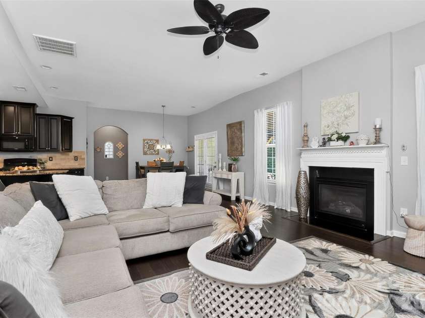 12823 Plumleaf Drive, Charlotte, NC 28213.  MLS# CAR4403899, YatesRealty ID 38759. 