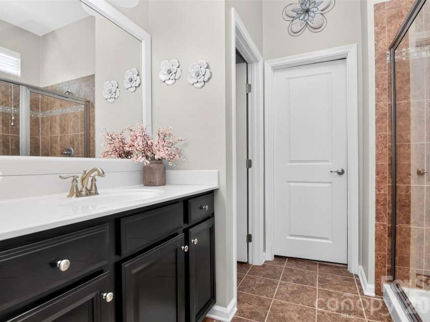 12823 Plumleaf Drive, Charlotte, NC 28213.  MLS# CAR4403899, YatesRealty ID 38759. 