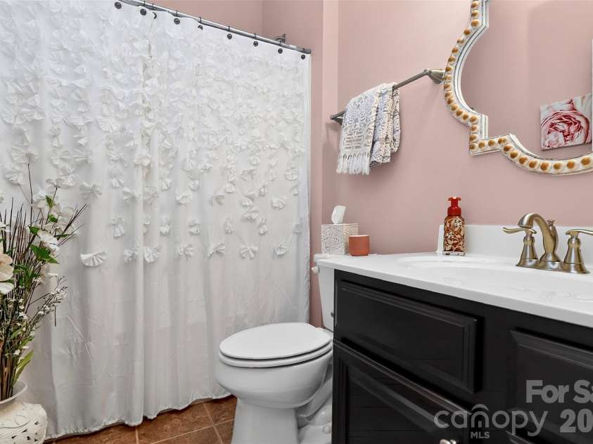 12823 Plumleaf Drive, Charlotte, NC 28213.  MLS# CAR4403899, YatesRealty ID 38759. 