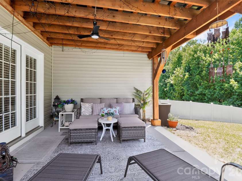 12823 Plumleaf Drive, Charlotte, NC 28213.  MLS# CAR4403899, YatesRealty ID 38759. 