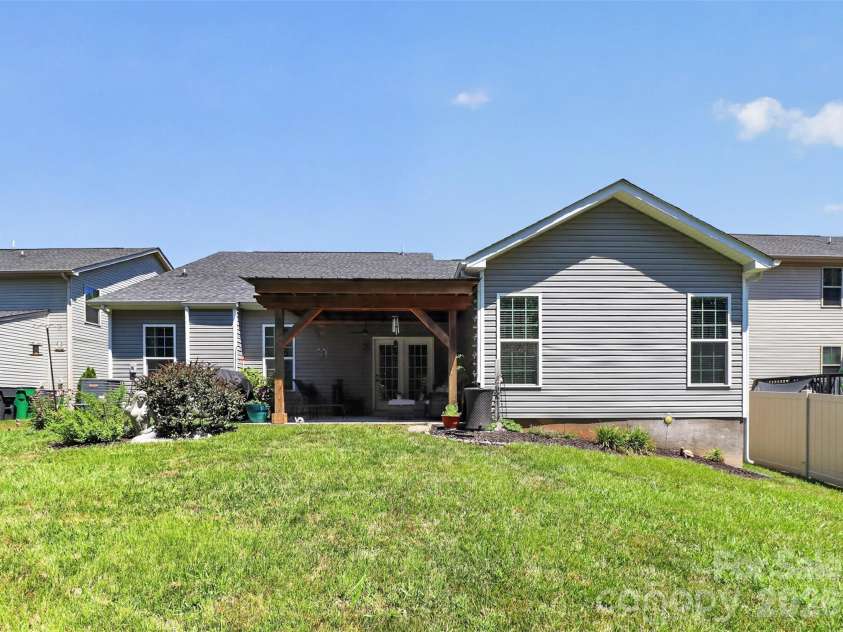 12823 Plumleaf Drive, Charlotte, NC 28213.  MLS# CAR4403899, YatesRealty ID 38759. 