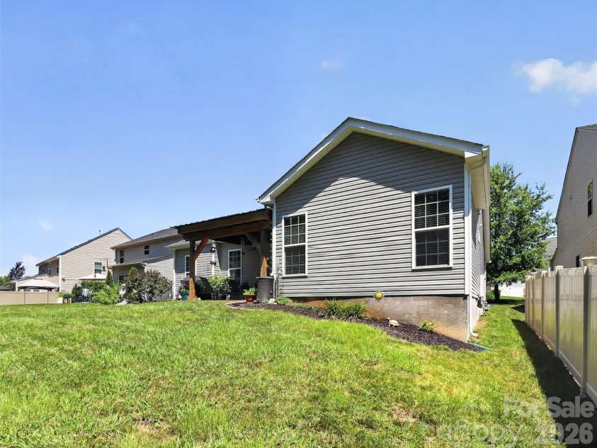 12823 Plumleaf Drive, Charlotte, NC 28213.  MLS# CAR4403899, YatesRealty ID 38759. 