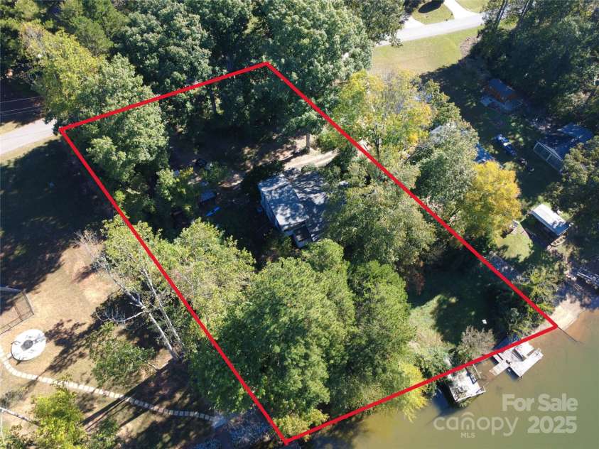 137 Hideaway Lane, Mooresville, NC 28117.  MLS# CAR4313154, YatesRealty ID 3876. 