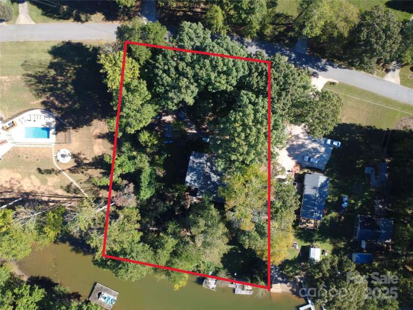 137 Hideaway Lane, Mooresville, NC 28117.  MLS# CAR4313154, YatesRealty ID 3876. 