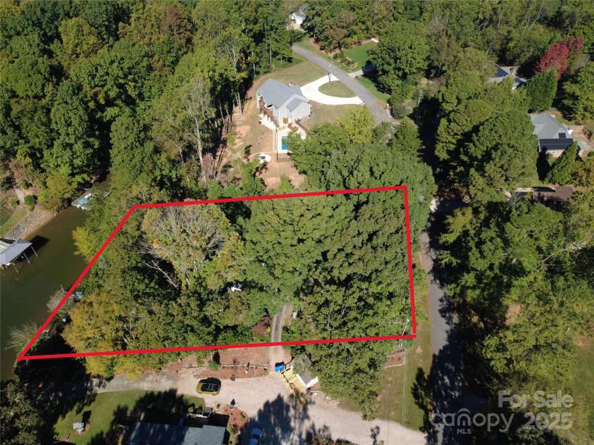 137 Hideaway Lane, Mooresville, NC 28117.  MLS# CAR4313154, YatesRealty ID 3876. 