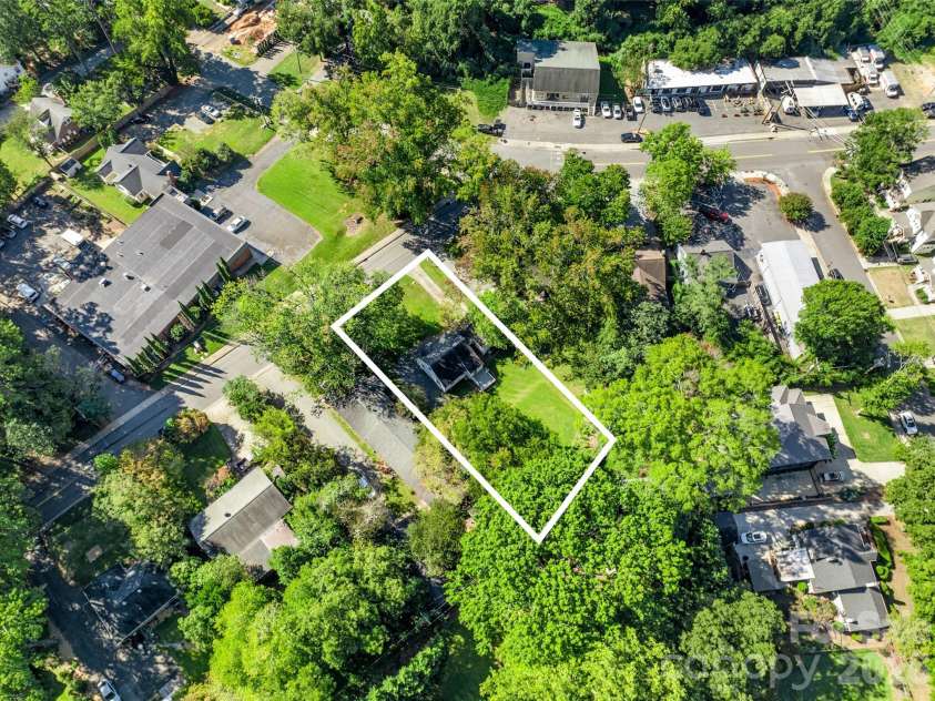 1211 Woodland Drive, Charlotte, NC 28205.  MLS# CAR4432066, YatesRealty ID 38760. 