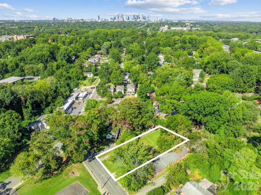 1211 Woodland Drive, Charlotte, NC 28205.  MLS# CAR4432066, YatesRealty ID 38760. 