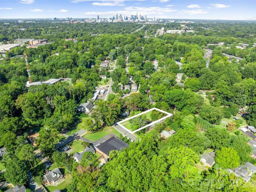 1211 Woodland Drive, Charlotte, NC 28205.  MLS# CAR4432066, YatesRealty ID 38760. 