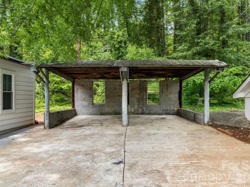 2376 US 321 Highway, Newton, NC 28658.  MLS# CAR4402152, YatesRealty ID 38763. 