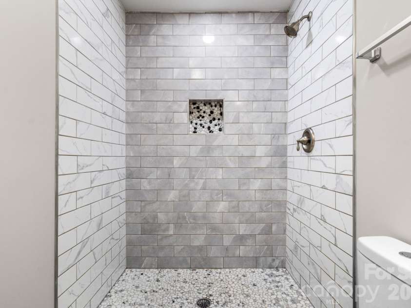 2376 US 321 Highway, Newton, NC 28658.  MLS# CAR4402152, YatesRealty ID 38763. 