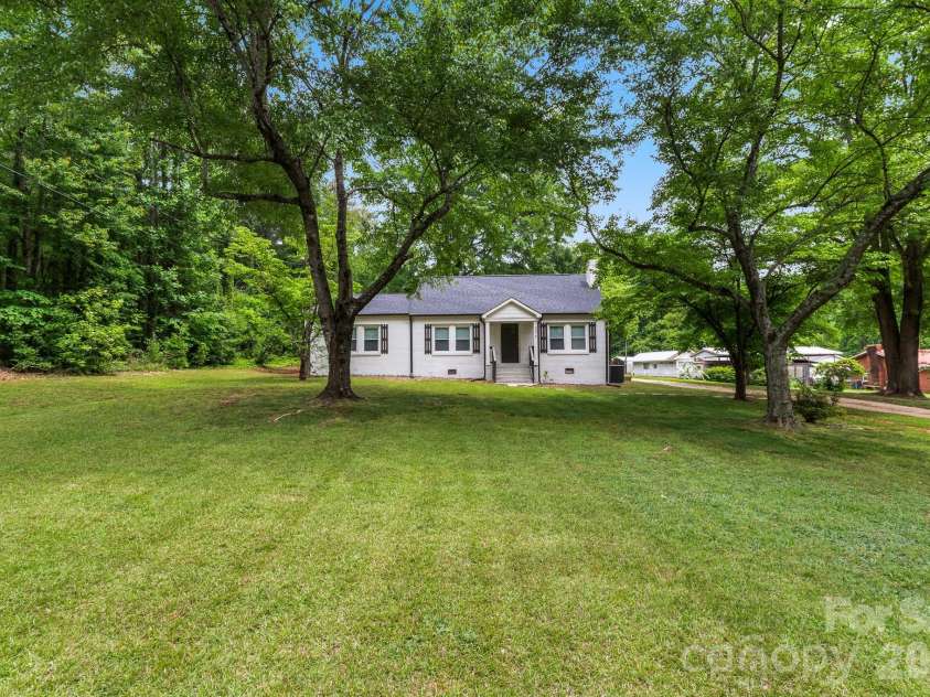 2376 US 321 Highway, Newton, NC 28658.  MLS# CAR4402152, YatesRealty ID 38763. 