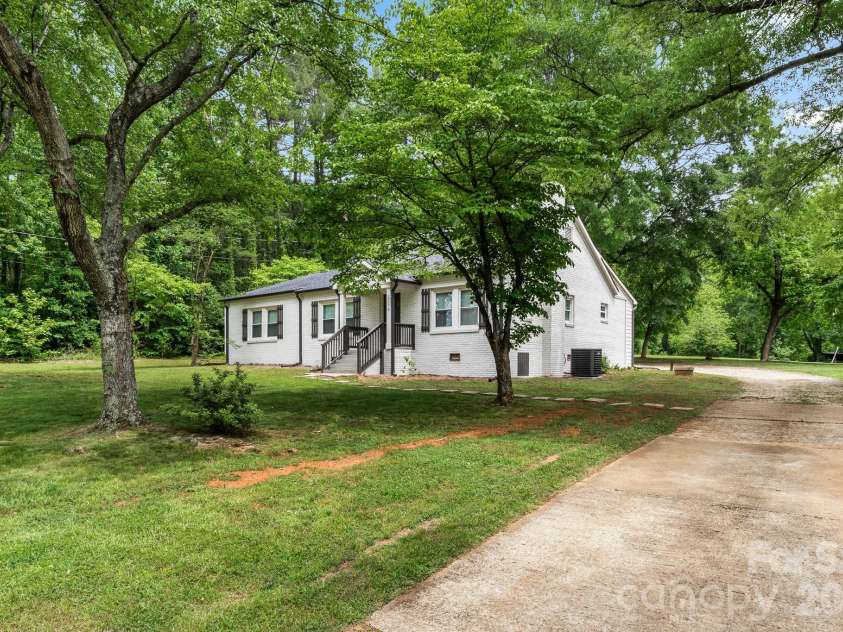 2376 US 321 Highway, Newton, NC 28658.  MLS# CAR4402152, YatesRealty ID 38763. 
