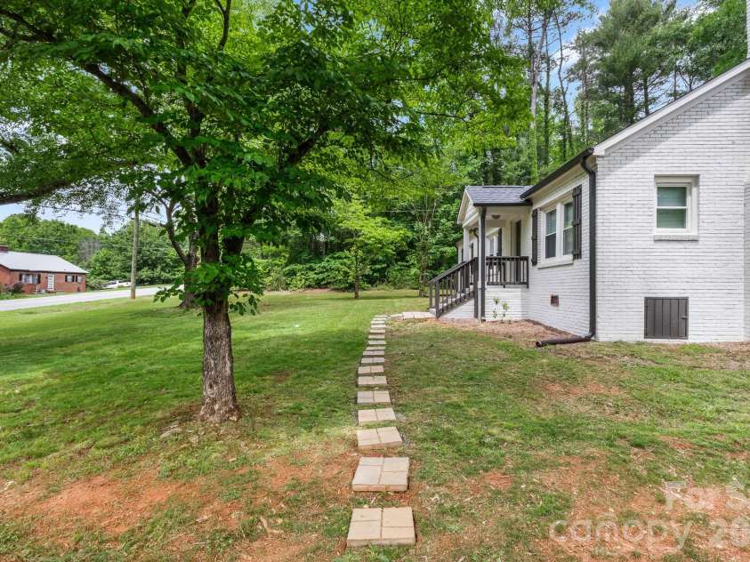 2376 US 321 Highway, Newton, NC 28658.  MLS# CAR4402152, YatesRealty ID 38763. 