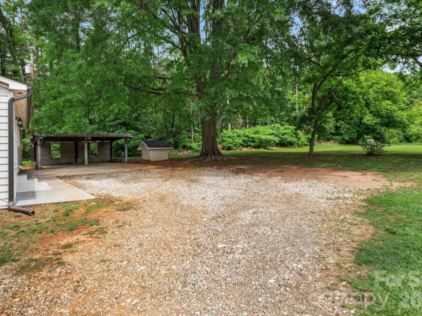 2376 US 321 Highway, Newton, NC 28658.  MLS# CAR4402152, YatesRealty ID 38763. 