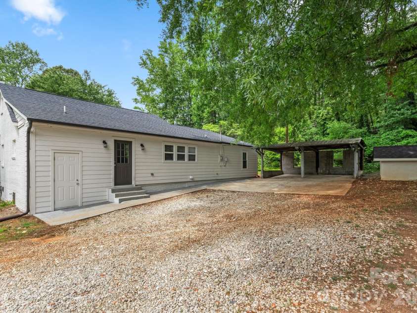 2376 US 321 Highway, Newton, NC 28658.  MLS# CAR4402152, YatesRealty ID 38763. 