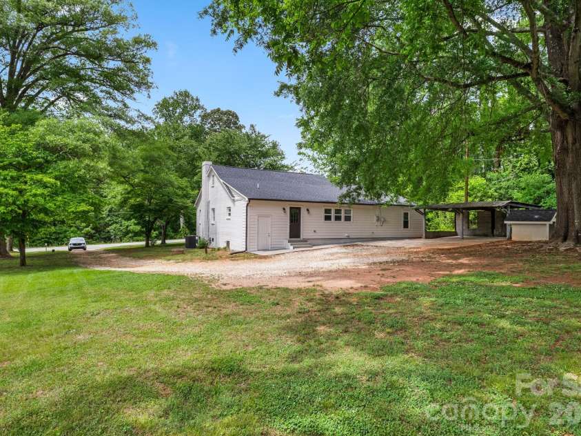2376 US 321 Highway, Newton, NC 28658.  MLS# CAR4402152, YatesRealty ID 38763. 