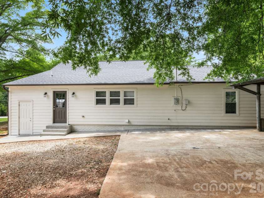 2376 US 321 Highway, Newton, NC 28658.  MLS# CAR4402152, YatesRealty ID 38763. 