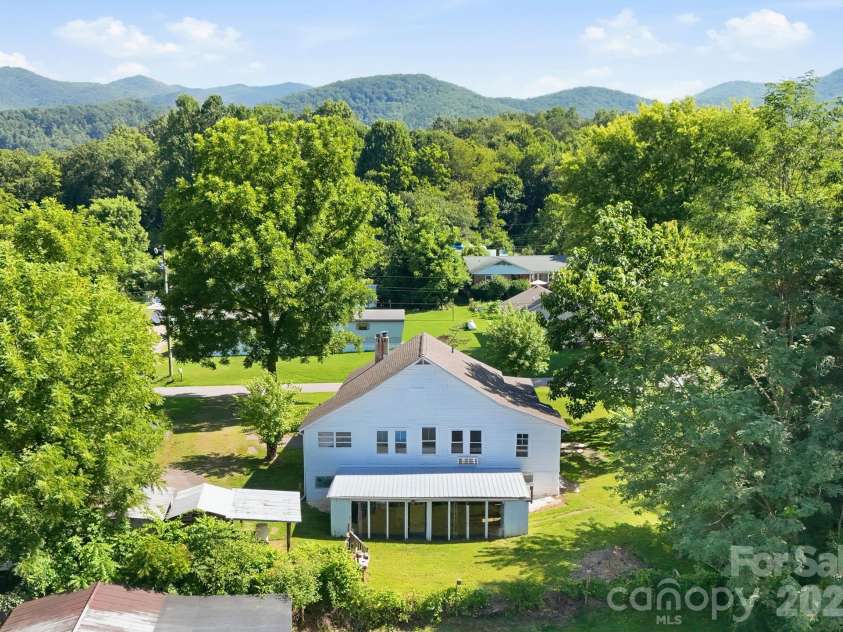 114 Old State Ten Road, Black Mountain, NC 28711.  MLS# CAR4405716, YatesRealty ID 38764. 