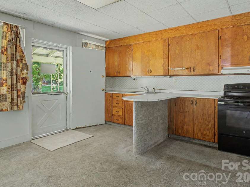114 Old State Ten Road, Black Mountain, NC 28711.  MLS# CAR4405716, YatesRealty ID 38764. 