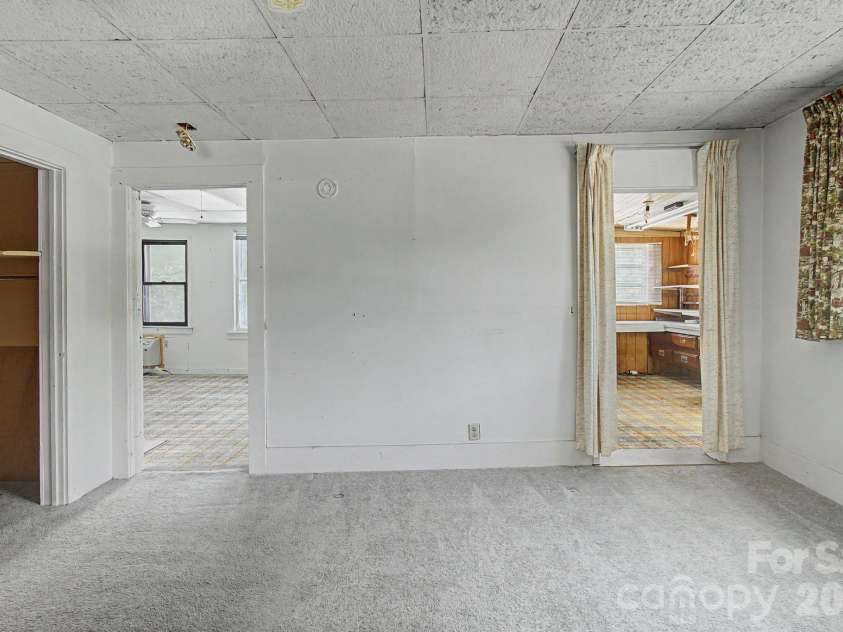 114 Old State Ten Road, Black Mountain, NC 28711.  MLS# CAR4405716, YatesRealty ID 38764. 