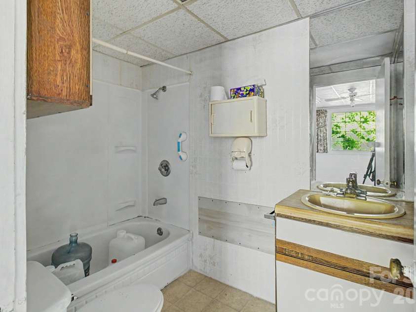 114 Old State Ten Road, Black Mountain, NC 28711.  MLS# CAR4405716, YatesRealty ID 38764. 