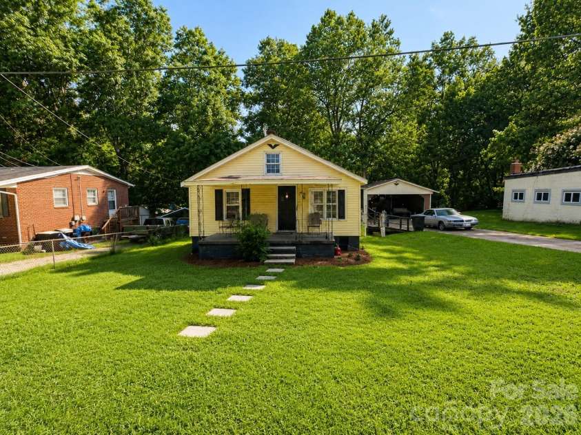 312 Miller Avenue, Statesville, NC 28677.  MLS# CAR4401804, YatesRealty ID 38766. Virtually Edited