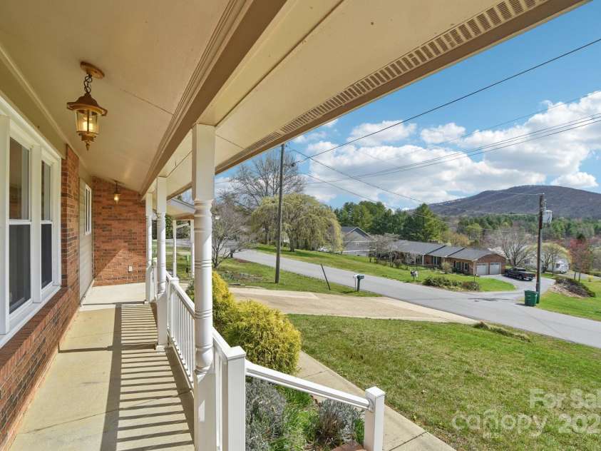 10 Sun Up Lane, Candler, NC 28715.  MLS# CAR4239765, YatesRealty ID 3877. 