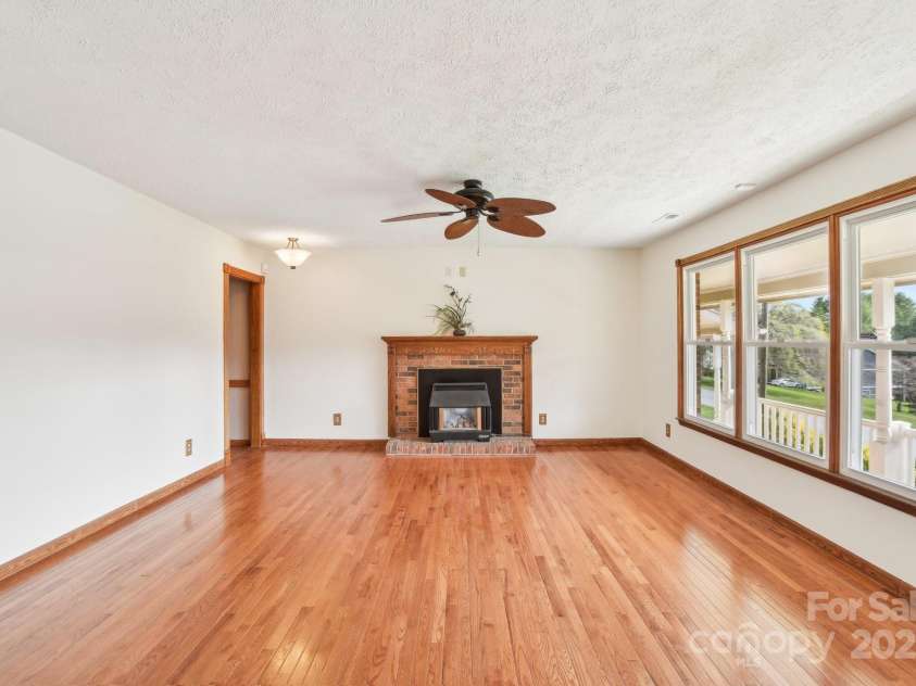 10 Sun Up Lane, Candler, NC 28715.  MLS# CAR4239765, YatesRealty ID 3877. 