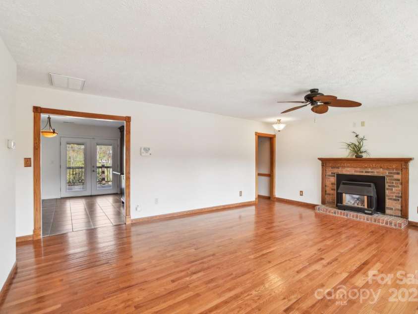 10 Sun Up Lane, Candler, NC 28715.  MLS# CAR4239765, YatesRealty ID 3877. 