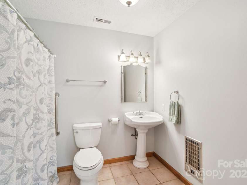 10 Sun Up Lane, Candler, NC 28715.  MLS# CAR4239765, YatesRealty ID 3877. 