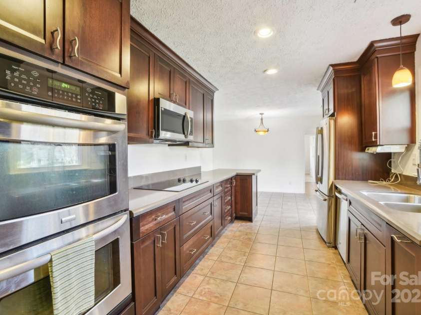 10 Sun Up Lane, Candler, NC 28715.  MLS# CAR4239765, YatesRealty ID 3877. 