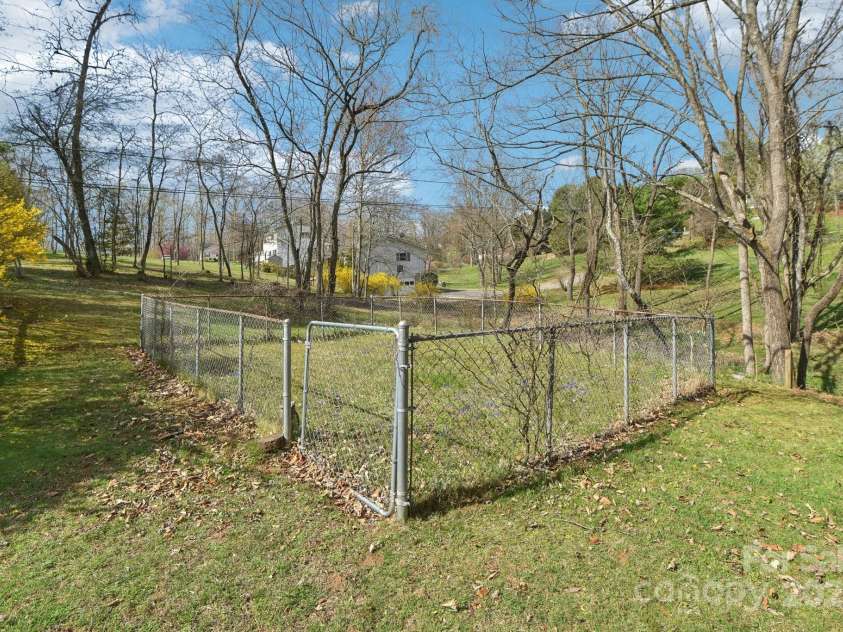 10 Sun Up Lane, Candler, NC 28715.  MLS# CAR4239765, YatesRealty ID 3877. 