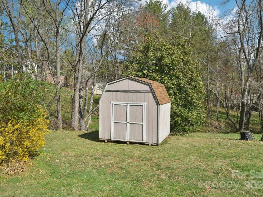 10 Sun Up Lane, Candler, NC 28715.  MLS# CAR4239765, YatesRealty ID 3877. 