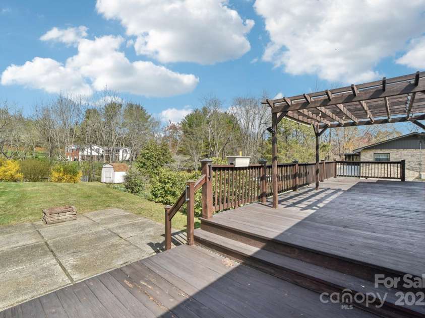10 Sun Up Lane, Candler, NC 28715.  MLS# CAR4239765, YatesRealty ID 3877. 