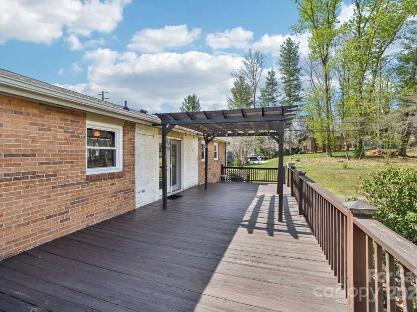 10 Sun Up Lane, Candler, NC 28715.  MLS# CAR4239765, YatesRealty ID 3877. 