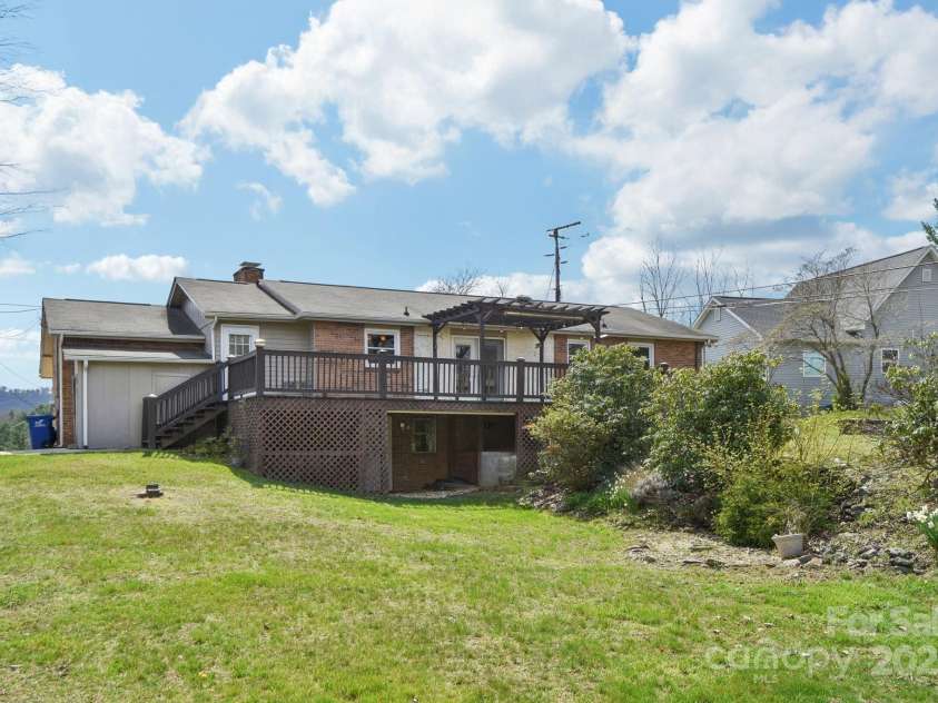 10 Sun Up Lane, Candler, NC 28715.  MLS# CAR4239765, YatesRealty ID 3877. 