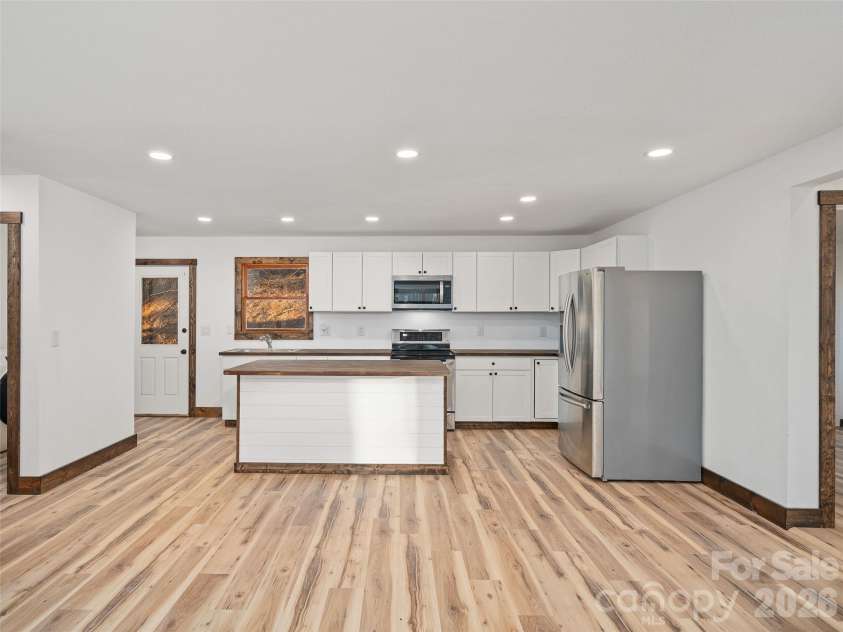 139 Church Street, Burnsville, NC 28714.  MLS# CAR4332497, YatesRealty ID 3877. 