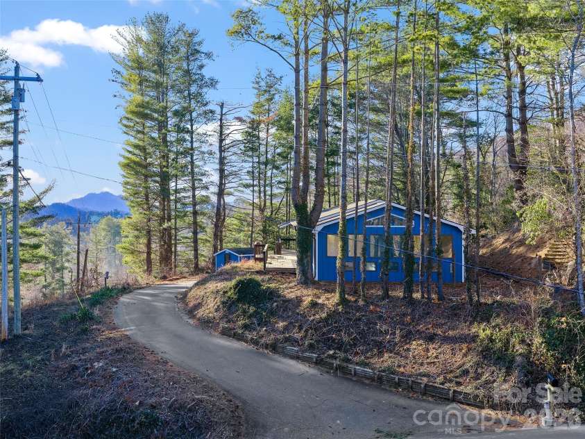 139 Church Street, Burnsville, NC 28714.  MLS# CAR4332497, YatesRealty ID 3877. 