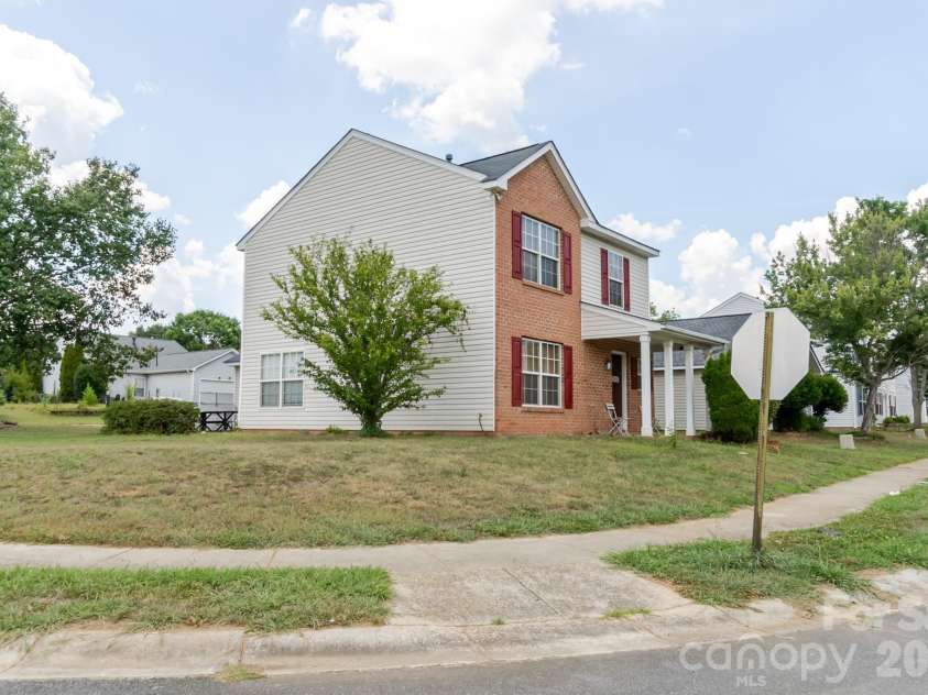 1543 Tuckers Glenn Drive, Rock Hill, SC 29732.  MLS# CAR4405907, YatesRealty ID 38770. 