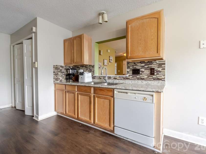 1543 Tuckers Glenn Drive, Rock Hill, SC 29732.  MLS# CAR4405907, YatesRealty ID 38770. 
