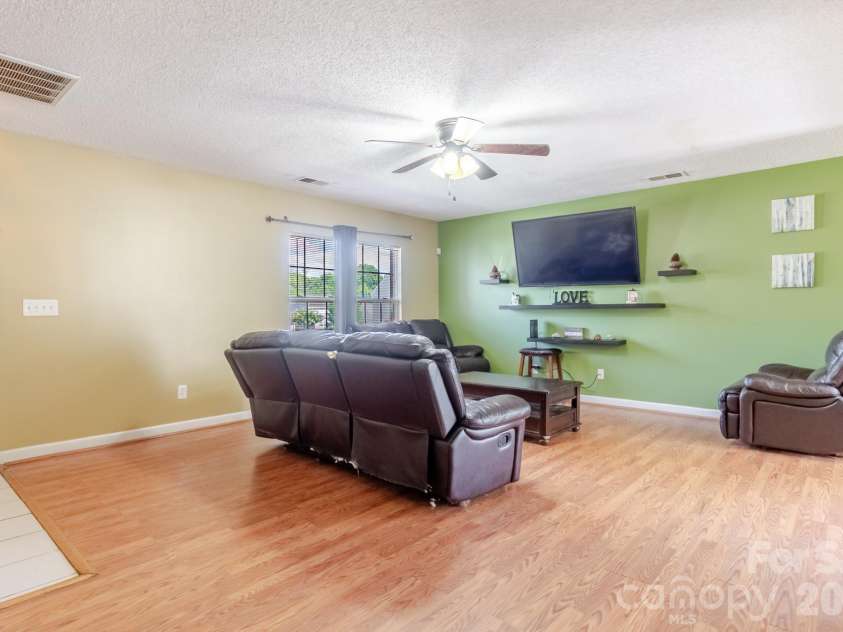 1543 Tuckers Glenn Drive, Rock Hill, SC 29732.  MLS# CAR4405907, YatesRealty ID 38770. 
