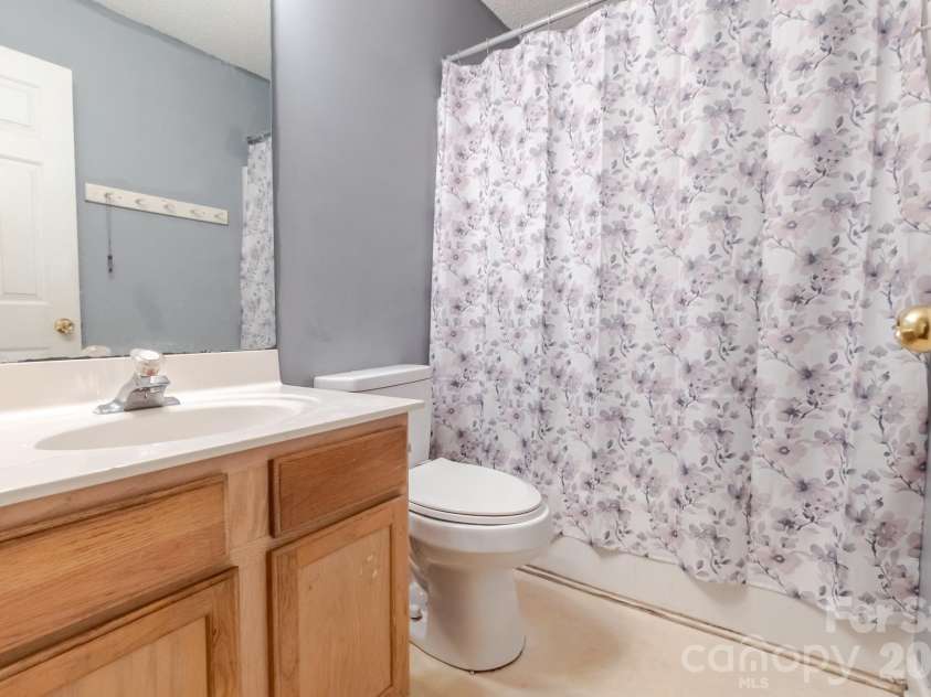 1543 Tuckers Glenn Drive, Rock Hill, SC 29732.  MLS# CAR4405907, YatesRealty ID 38770. 