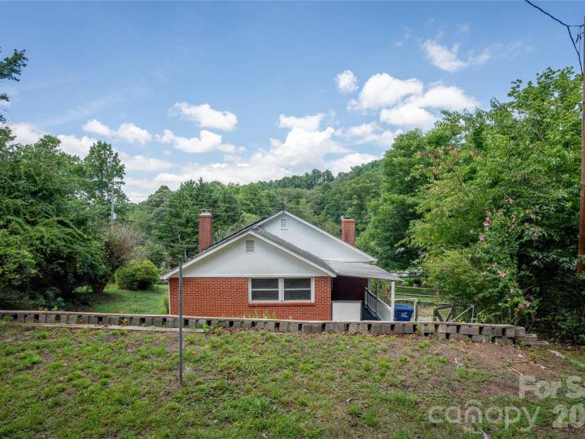 1271 Upper Brush Creek Road, Fairview, NC 28730.  MLS# CAR4398418, YatesRealty ID 38771. 
