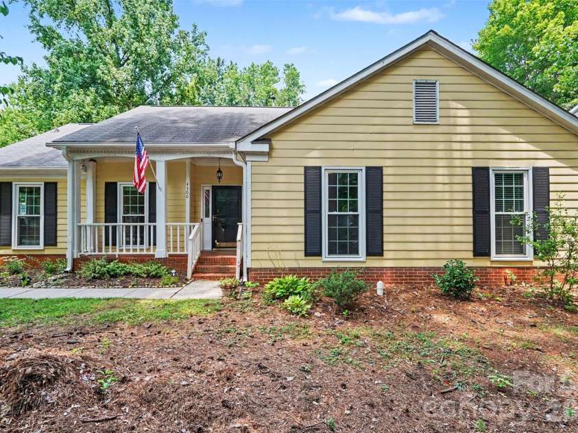 4300 Saxonbury Way, Charlotte, NC 28269.  MLS# CAR4384214, YatesRealty ID 38772. 