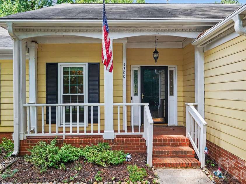 4300 Saxonbury Way, Charlotte, NC 28269.  MLS# CAR4384214, YatesRealty ID 38772. 