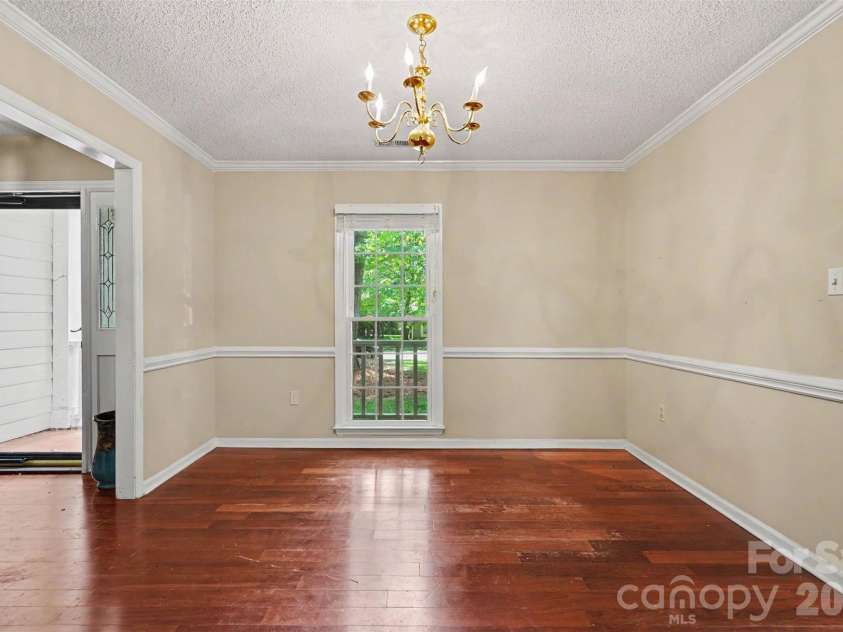 4300 Saxonbury Way, Charlotte, NC 28269.  MLS# CAR4384214, YatesRealty ID 38772. 