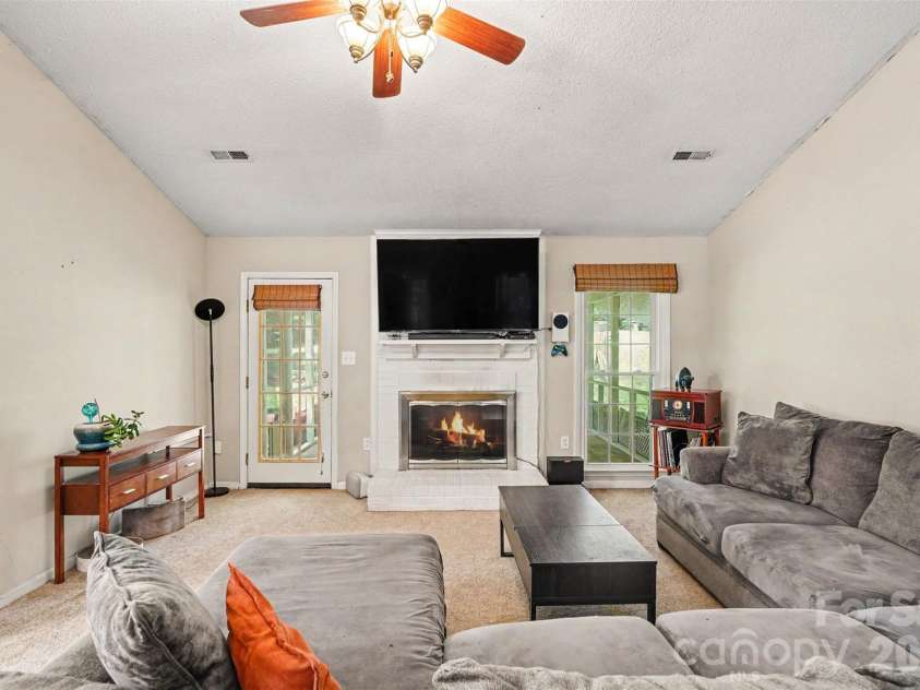 4300 Saxonbury Way, Charlotte, NC 28269.  MLS# CAR4384214, YatesRealty ID 38772. 